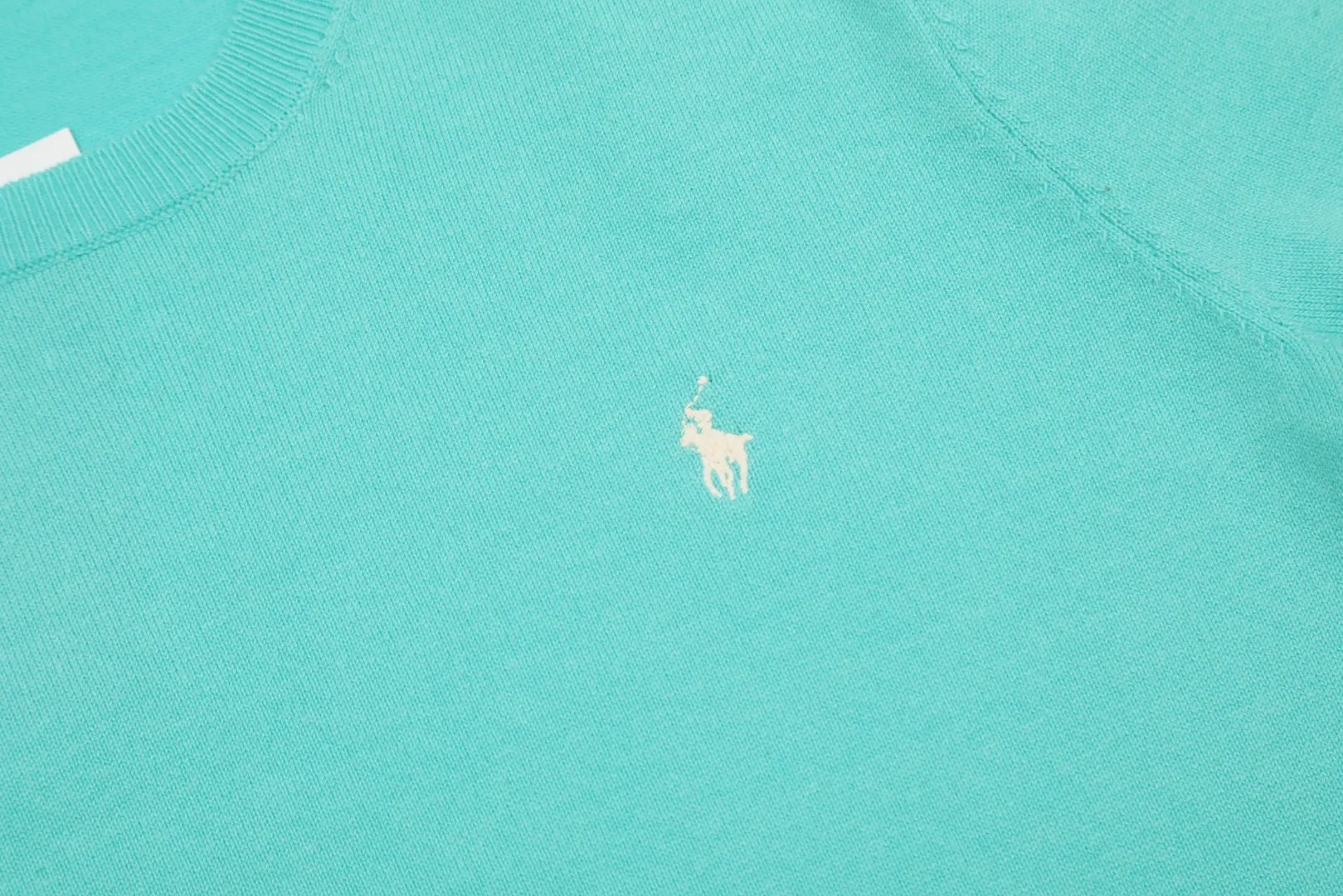🅿️156 "Top quality" Style number: DS008# (not off the shelves all year round) [Ralph Lauren round neck solid color pony embroidered logo knitted short sleeves] ✅Ralph Lauren classic basic versatile knitted short sleeves for all seasons ✅Main supplier platform live broadcast Wholesale entity Replenish if out of stock Not off the shelf ✅ZP quality 1:1 version Scan the code to enter the GF website Counter quality ✅Detailed quality is the only one in Guangzhou Imported quality cotton yarn, focusing on high-end, cost-effective, good quality needless to say ✅The version is restored to the original version, loose, comfortable and stress-free, simple is high-end, classic is timeless ✅The upper body is simple and easy to match, a must-have for goddess ootd. Good-looking clothes are never picky. A must-have in the goddess' wardrobe. Size: S-XL Color: Army green, off-white, black, light pink, khaki, navy, light blue, mint green